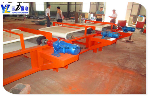 干式磁选机工作原理及参数,c7网页版-c7(中国)生产的干式磁选机,所选择的矿物主要是石英砂,石英砂其实是一种重要的非金属矿物,主要是被石英石加工破碎.石英砂的一个重要应用是作为陶瓷体和釉料原料使用,但往往含有赤铁矿,褐铁矿,黑云母等杂质.  　　1.干式磁选机的工作原理  　　石英砂干式高强磁磁选机可以去除一种铁杂质,提高煅烧后石英砂的亮度,以及陶瓷制品的光泽度,从而提高产品的价值石英砂干式高强度磁选机使用带式分选结构,在整个工作区从进料到物料,由带驱动的材料,物料可以进行多次磁力搅拌,同时起到水冲洗的作用,去除磁性尾矿,带有磁性将矿物输送到选板机的退磁区,使得具有磁性的矿物通过退磁装置去除,完成修整过程,机器功率小,处理量大,磁场强度高,实现质量好,可以获得更大的效益.